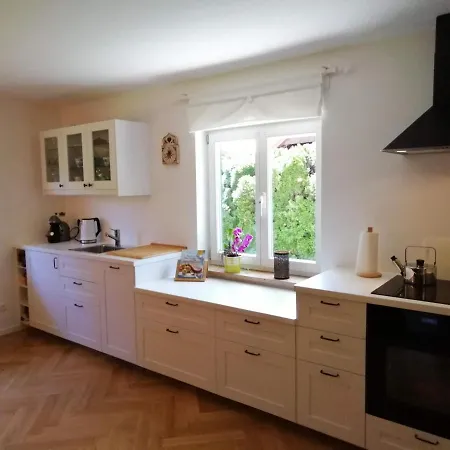Neu: Gepflegte Gartenwohnung * 미텐발트